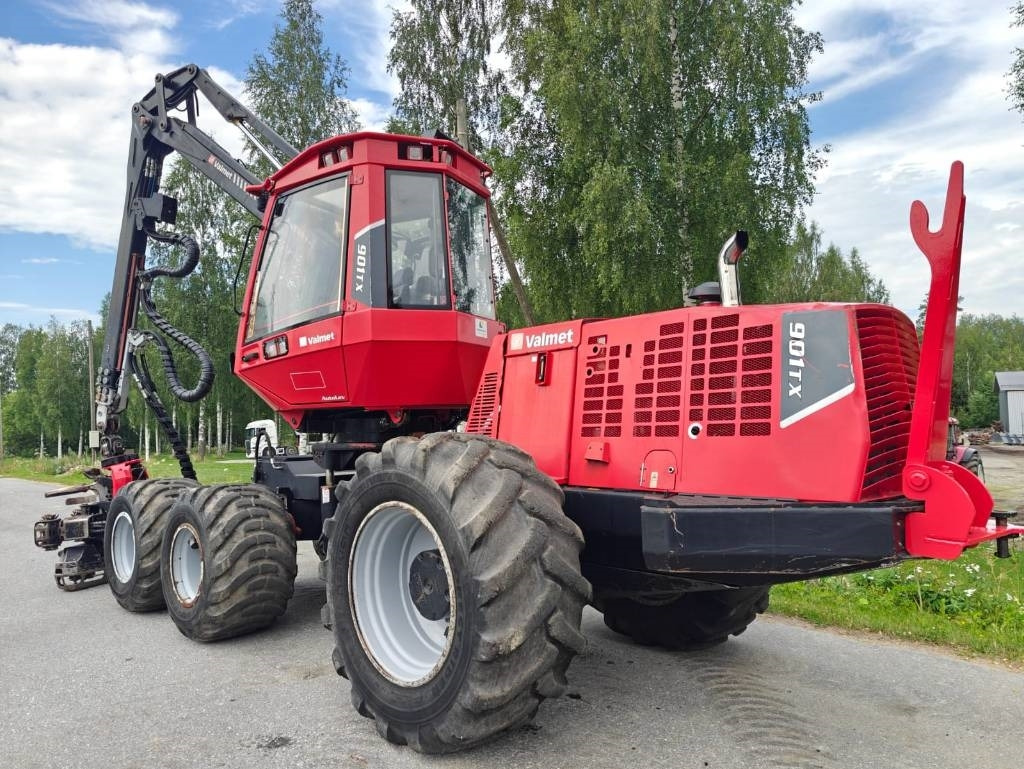 Valmet 901TX - Fakitermelő gép: 3 kép. Valmet 901TX - Fakitermelő gép: 3 kép.