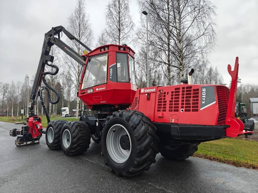 Valmet 901TX - Fakitermelő gép: 3 kép. Valmet 901TX - Fakitermelő gép: 3 kép.