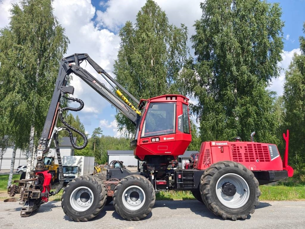 Valmet 901TX - Fakitermelő gép: 2 kép. Valmet 901TX - Fakitermelő gép: 2 kép.