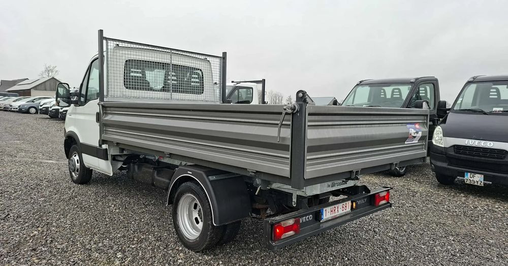 Iveco 35C13, 35C12, 35C14, 35C15 - Billenőplatós kisteherautó: 5 kép. Iveco 35C13, 35C12, 35C14, 35C15 - Billenőplatós kisteherautó: 5 kép.