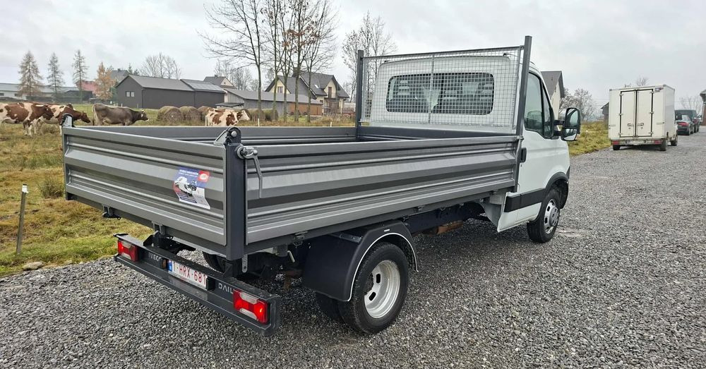 Iveco 35C13, 35C12, 35C14, 35C15 - Billenőplatós kisteherautó: 4 kép. Iveco 35C13, 35C12, 35C14, 35C15 - Billenőplatós kisteherautó: 4 kép.