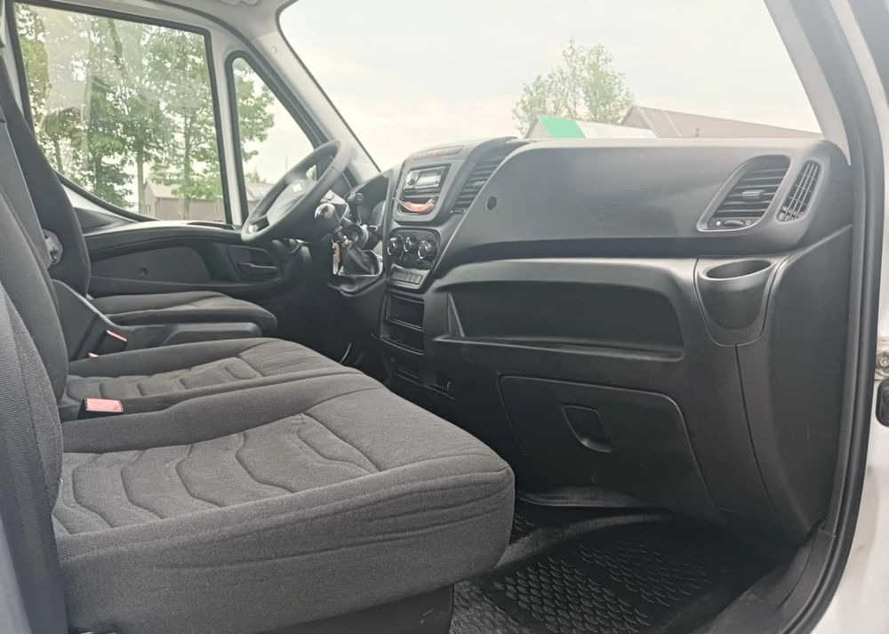 Iveco 35C13, 35C12, 35C14, 35C15 - Billenőplatós kisteherautó: 4 kép. Iveco 35C13, 35C12, 35C14, 35C15 - Billenőplatós kisteherautó: 4 kép.