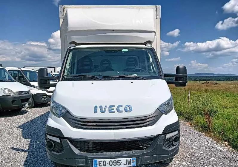 Iveco 35C18,35C15,35C12,70C18 - Dobozos kisteherautó: 5 kép. Iveco 35C18,35C15,35C12,70C18 - Dobozos kisteherautó: 5 kép.