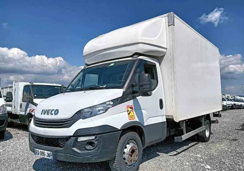 Iveco 35C18,35C15,35C12,70C18 - Dobozos kisteherautó: 3 kép. Iveco 35C18,35C15,35C12,70C18 - Dobozos kisteherautó: 3 kép.
