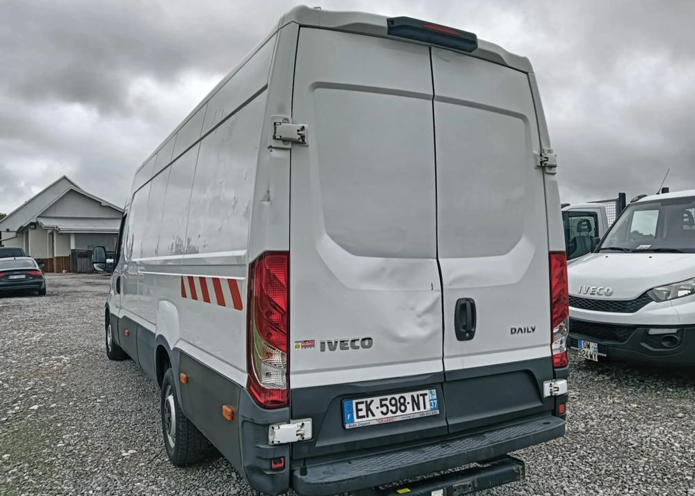 Iveco 35S14,35S13,35C13,35C12, - Furgon: 3 kép. Iveco 35S14,35S13,35C13,35C12, - Furgon: 3 kép.
