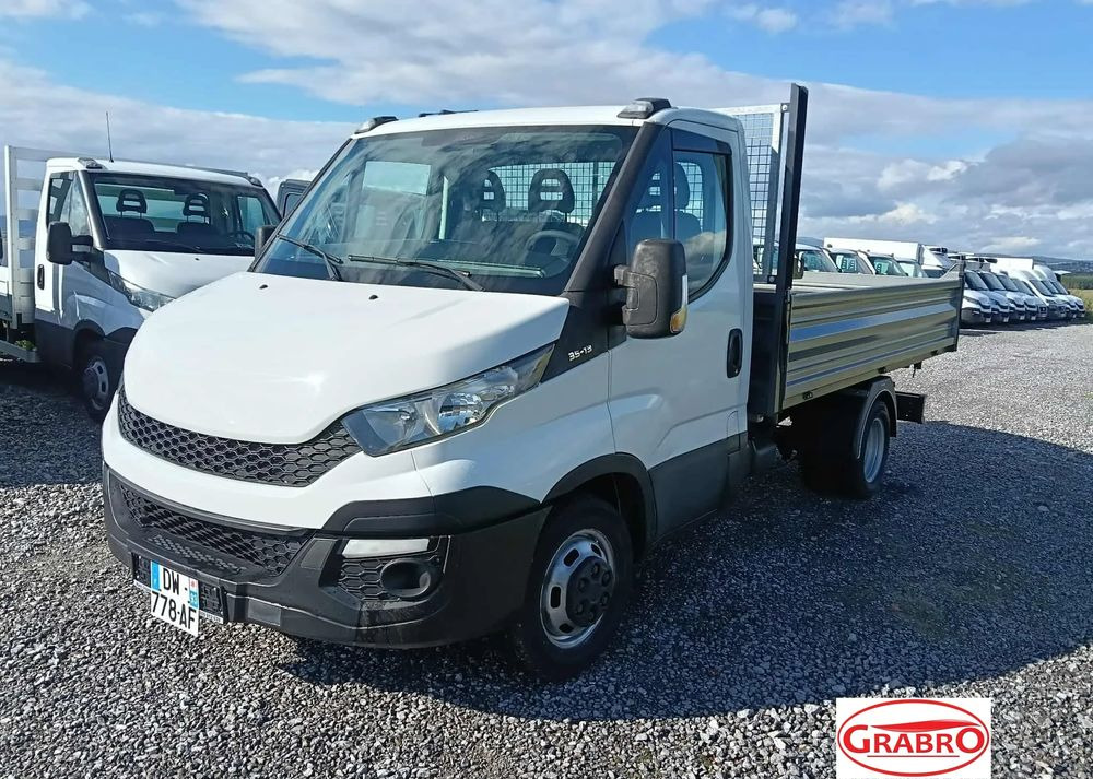 Iveco DAILY 35C13, 35C12, 35C14, 35C15 - Billenőplatós kisteherautó: 2 kép. Iveco DAILY 35C13, 35C12, 35C14, 35C15 - Billenőplatós kisteherautó: 2 kép.