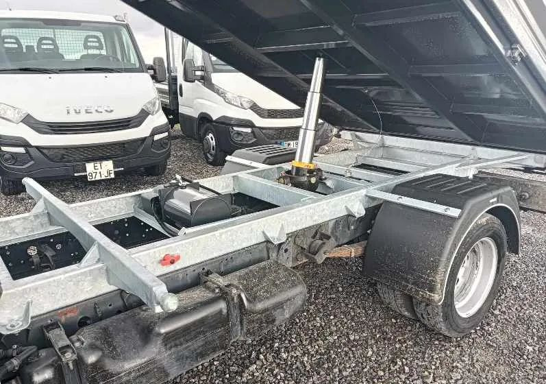 Iveco DAILY 35C13, 35C12, 35C15 - Billenőplatós kisteherautó: 3 kép. Iveco DAILY 35C13, 35C12, 35C15 - Billenőplatós kisteherautó: 3 kép.