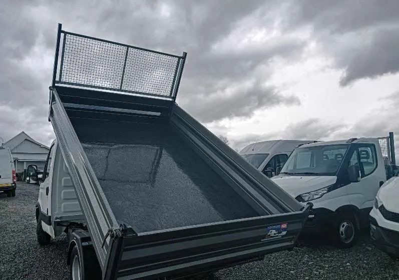 Iveco DAILY 35C13, 35C12, 35C15 - Billenőplatós kisteherautó: 5 kép. Iveco DAILY 35C13, 35C12, 35C15 - Billenőplatós kisteherautó: 5 kép.