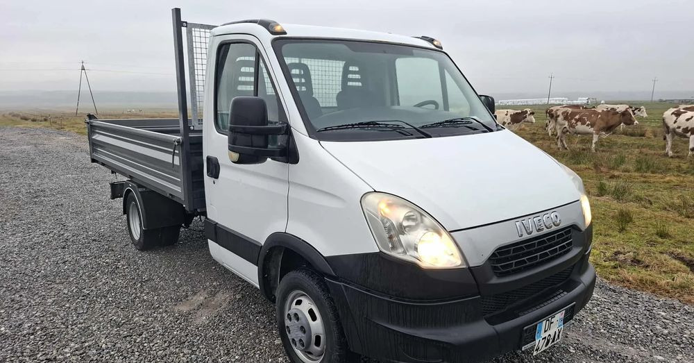 Iveco DAILY 35C13, 35C12, 35C15 - Billenőplatós kisteherautó: 2 kép. Iveco DAILY 35C13, 35C12, 35C15 - Billenőplatós kisteherautó: 2 kép.