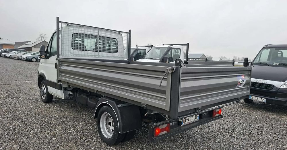 Iveco DAILY 35C13, 35C12, 35C15 - Billenőplatós kisteherautó: 4 kép. Iveco DAILY 35C13, 35C12, 35C15 - Billenőplatós kisteherautó: 4 kép.