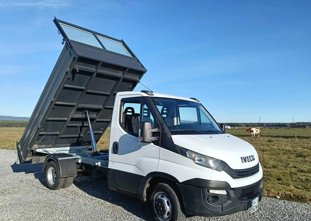 Iveco DAILY 35C13, 35C13, 35C15 - Billenőplatós kisteherautó: 2 kép. Iveco DAILY 35C13, 35C13, 35C15 - Billenőplatós kisteherautó: 2 kép.