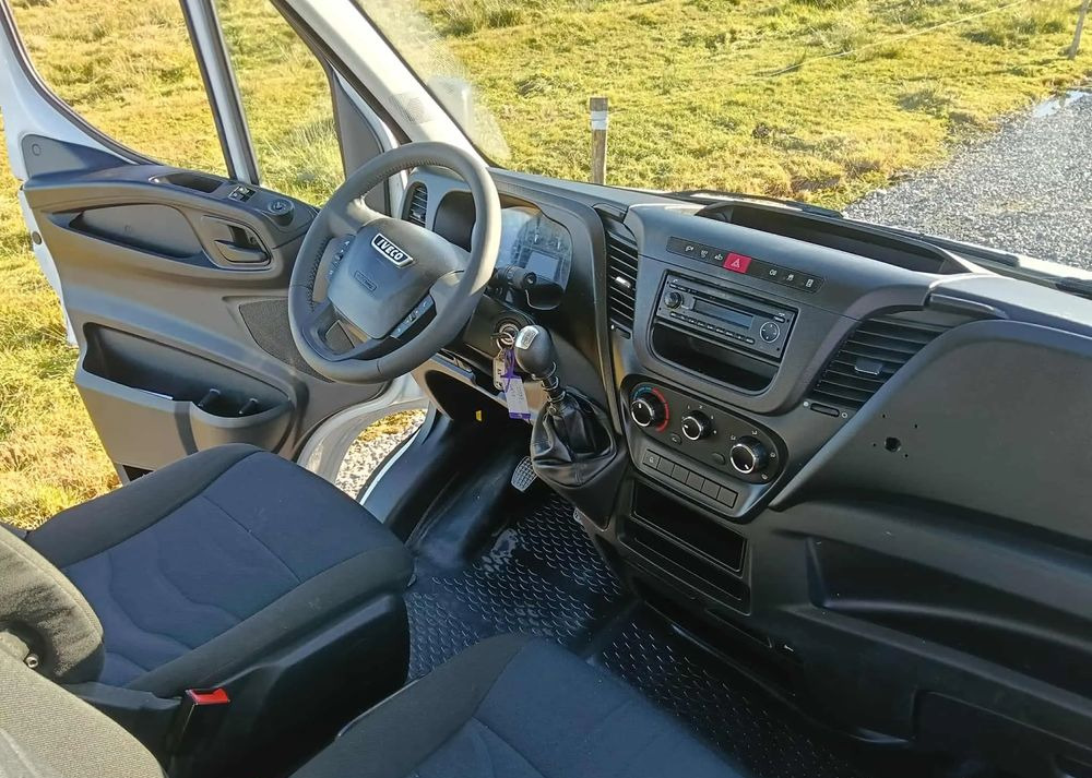 Iveco DAILY 35C13, 35C13, 35C15 - Billenőplatós kisteherautó: 3 kép. Iveco DAILY 35C13, 35C13, 35C15 - Billenőplatós kisteherautó: 3 kép.