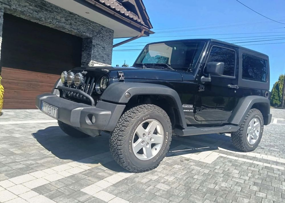 Jeep Wrangler 2.8 CRD Sport - Kabrió: 2 kép. Jeep Wrangler 2.8 CRD Sport - Kabrió: 2 kép.