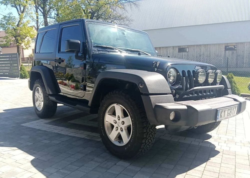 Jeep Wrangler 2.8 CRD Sport - Kabrió: 5 kép. Jeep Wrangler 2.8 CRD Sport - Kabrió: 5 kép.