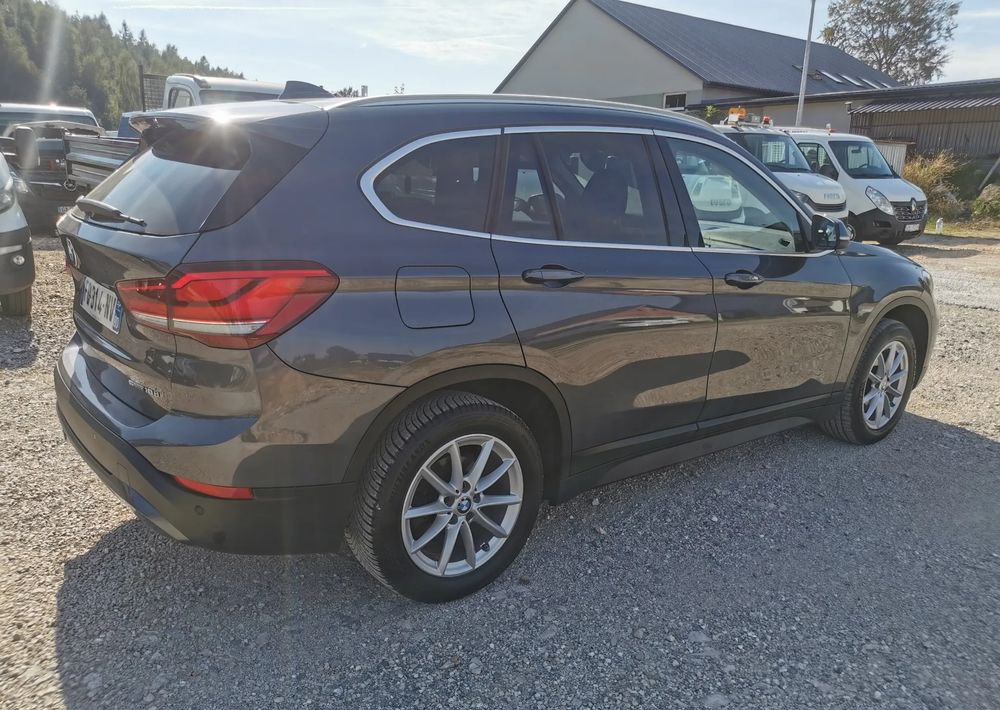 BMW X1 sDrive16d - Autó: 5 kép. BMW X1 sDrive16d - Autó: 5 kép.