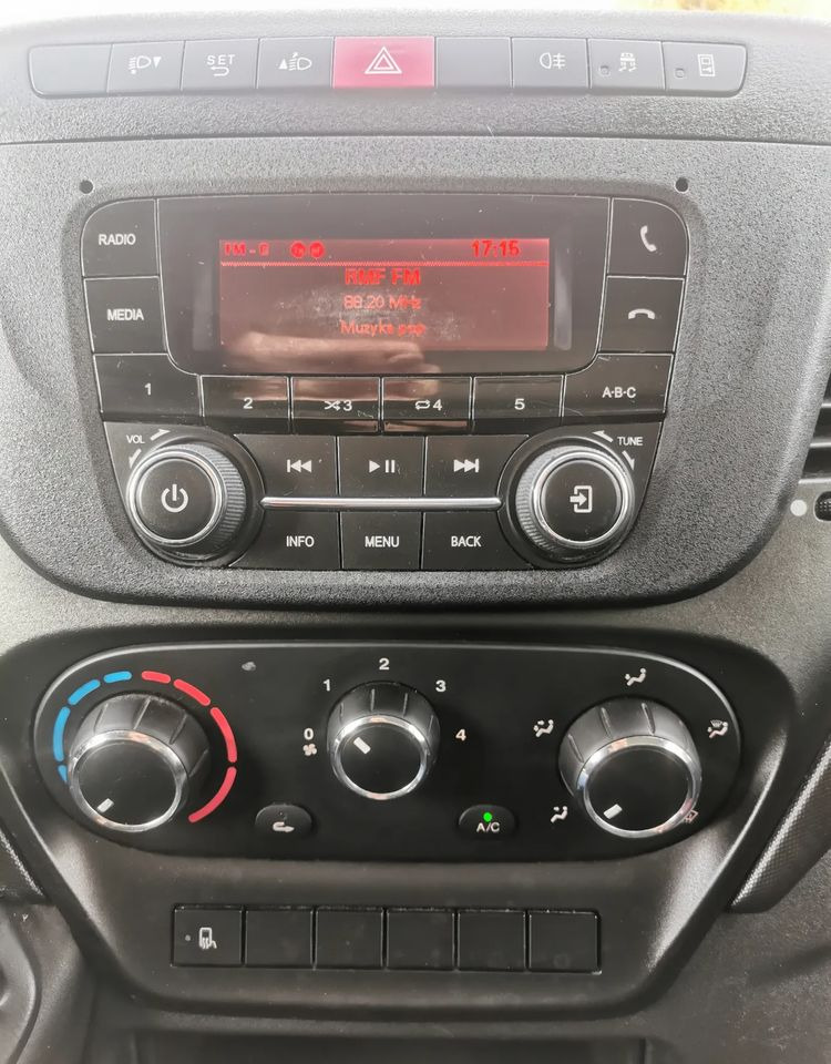 Dobozos kisteherautó Iveco 3.0-150KM Daily 35C15 Kontener długi rama 35-150 kiper Klimatyzacja długi rozstaw: 11 kép. Dobozos kisteherautó Iveco 3.0-150KM Daily 35C15 Kontener długi rama 35-150 kiper Klimatyzacja długi rozstaw: 11 kép.