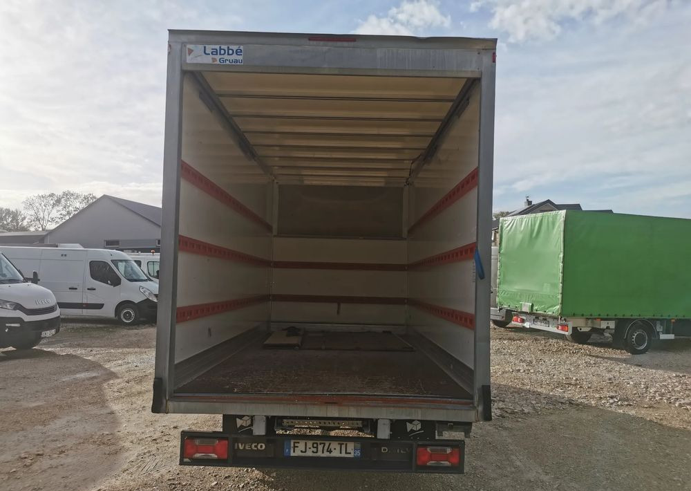 Dobozos kisteherautó Iveco 3.0-150KM Daily 35C15 Kontener długi rama 35-150 kiper Klimatyzacja długi rozstaw: 6 kép. Dobozos kisteherautó Iveco 3.0-150KM Daily 35C15 Kontener długi rama 35-150 kiper Klimatyzacja długi rozstaw: 6 kép.