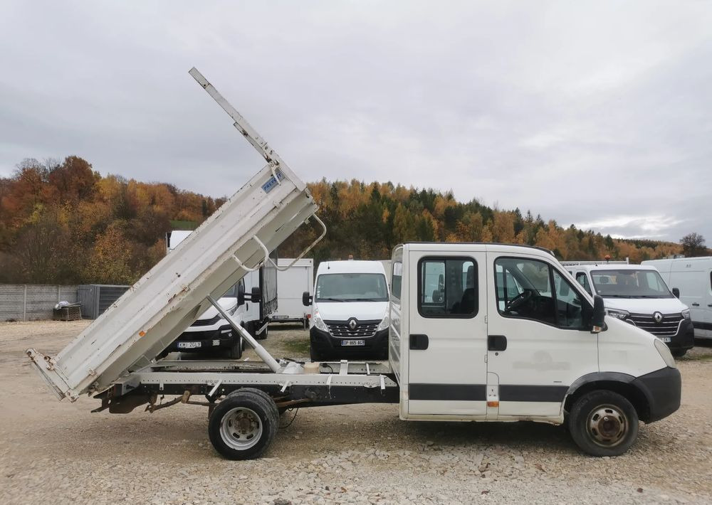 Iveco Daily 35C15 Brygadówka 3.0 - 150KM wywrotka Klimatyzacja Dubel hak kiper doka - Billenőplatós kisteherautó: 2 kép. Iveco Daily 35C15 Brygadówka 3.0 - 150KM wywrotka Klimatyzacja Dubel hak kiper doka - Billenőplatós kisteherautó: 2 kép.