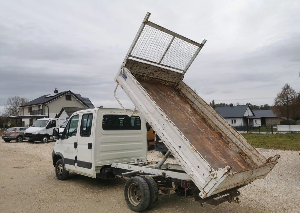 Iveco Daily 35C15 Brygadówka 3.0 - 150KM wywrotka Klimatyzacja Dubel hak kiper doka - Billenőplatós kisteherautó: 5 kép. Iveco Daily 35C15 Brygadówka 3.0 - 150KM wywrotka Klimatyzacja Dubel hak kiper doka - Billenőplatós kisteherautó: 5 kép.