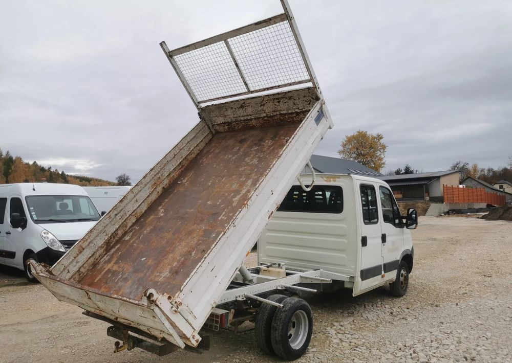 Iveco Daily 35C15 Brygadówka 3.0 - 150KM wywrotka Klimatyzacja Dubel hak kiper doka - Billenőplatós kisteherautó: 3 kép. Iveco Daily 35C15 Brygadówka 3.0 - 150KM wywrotka Klimatyzacja Dubel hak kiper doka - Billenőplatós kisteherautó: 3 kép.