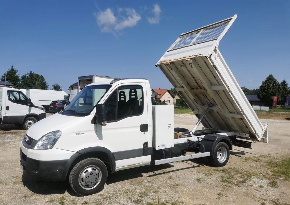 Iveco Daily 35C15 Kiper 3.0 - 150KM wywrotka Hak Bliźniak blokada mostu Klima - Billenőplatós kisteherautó: 1 kép. Iveco Daily 35C15 Kiper 3.0 - 150KM wywrotka Hak Bliźniak blokada mostu Klima - Billenőplatós kisteherautó: 1 kép.