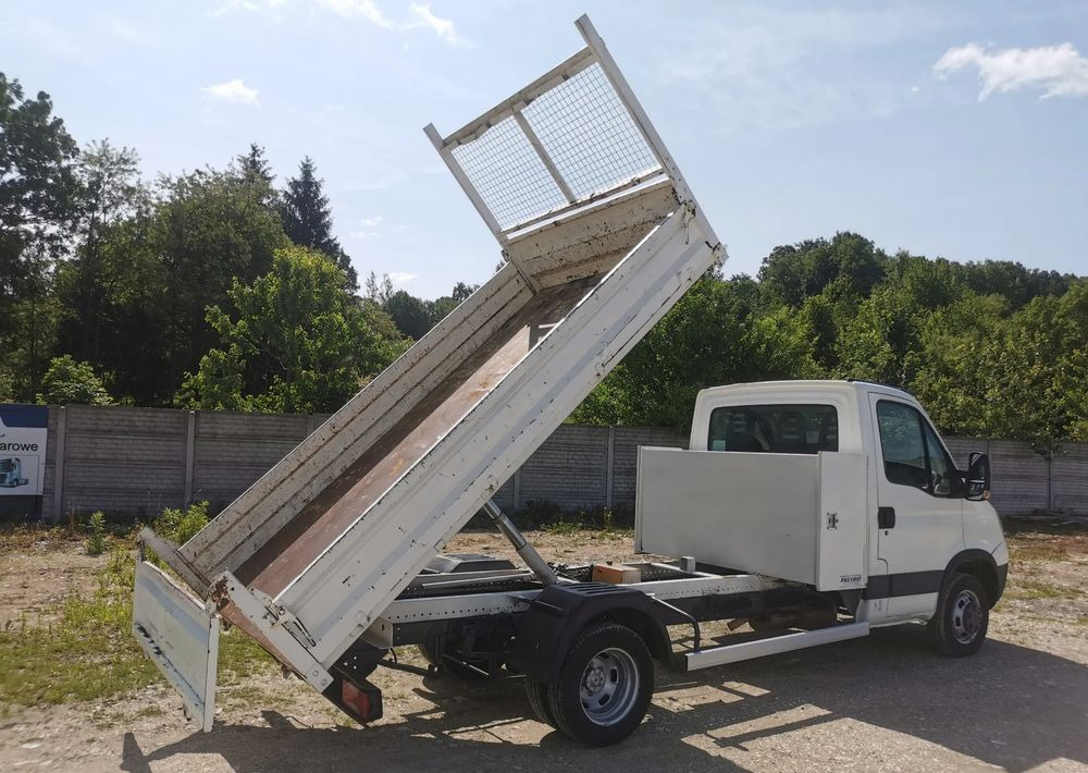 Iveco Daily 35C15 Kiper 3.0 - 150KM wywrotka Hak Bliźniak blokada mostu Klima - Billenőplatós kisteherautó: 5 kép. Iveco Daily 35C15 Kiper 3.0 - 150KM wywrotka Hak Bliźniak blokada mostu Klima - Billenőplatós kisteherautó: 5 kép.