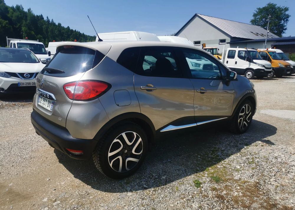 Renault Captur 0.9 Energy TCe Intens - Terepjáró/ SUV: 4 kép. Renault Captur 0.9 Energy TCe Intens - Terepjáró/ SUV: 4 kép.