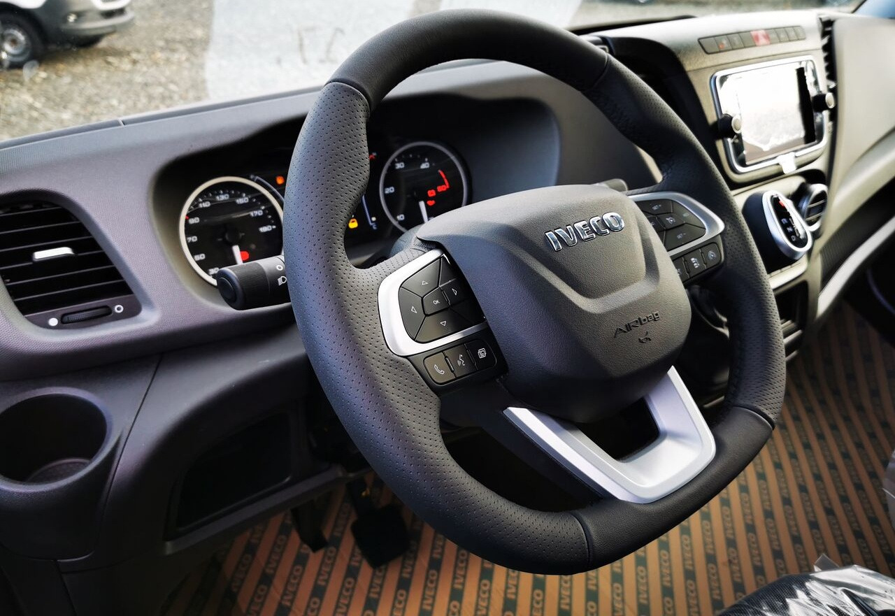 IVECO DAILY 35S18HA8 L4H2 - Furgon: 4 kép. IVECO DAILY 35S18HA8 L4H2 - Furgon: 4 kép.