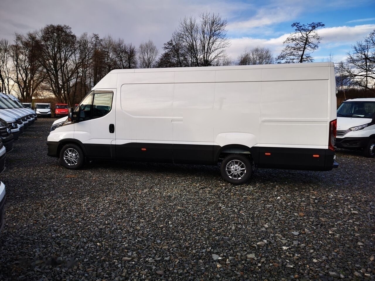 IVECO IVECO 35S18HA8 V L4H2 - Furgon: 5 kép. IVECO IVECO 35S18HA8 V L4H2 - Furgon: 5 kép.