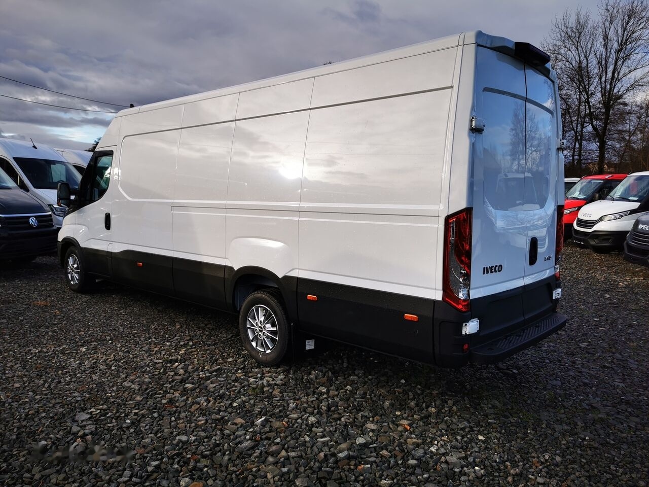 IVECO IVECO 35S18HA8 V L4H2 - Furgon: 3 kép. IVECO IVECO 35S18HA8 V L4H2 - Furgon: 3 kép.