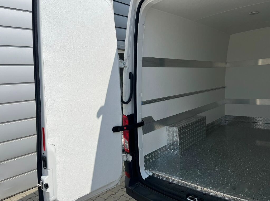 Volkswagen Crafter - Hűtős kisteherautó: 4 kép. Volkswagen Crafter - Hűtős kisteherautó: 4 kép.