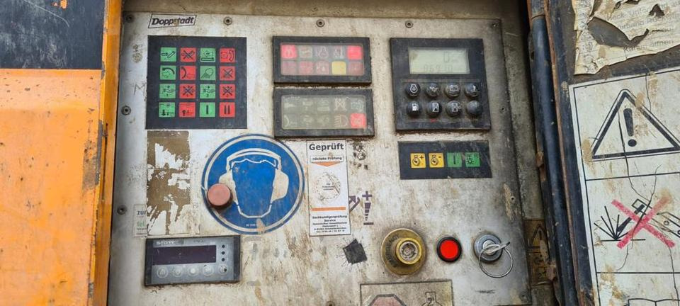 Doppstadt Walzenzerkleinerer DW 3060 Büffel - Ipari aprítógép: 5 kép. Doppstadt Walzenzerkleinerer DW 3060 Büffel - Ipari aprítógép: 5 kép.