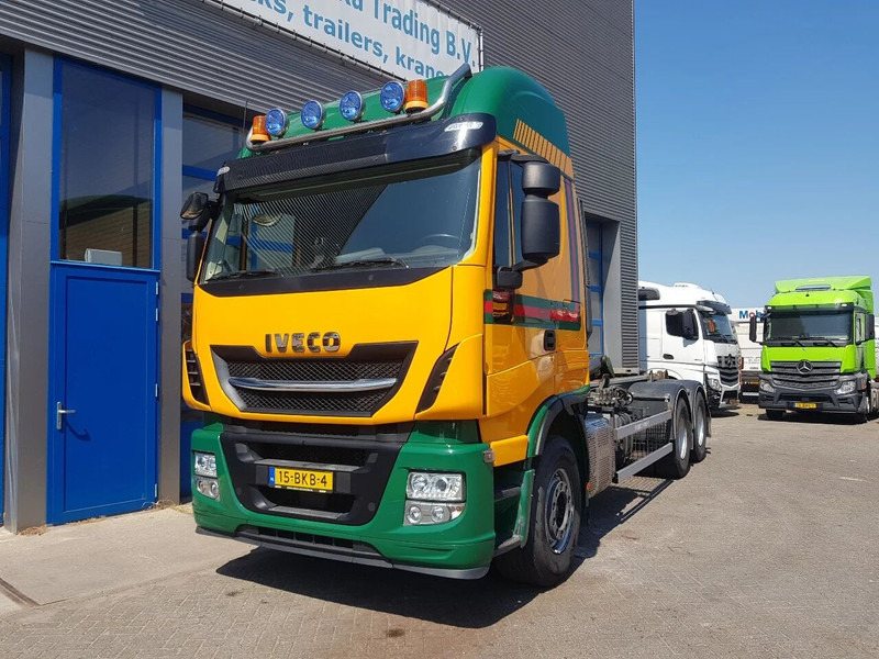 Iveco Stralis 460 AS260Y Haakarm 217.000 KM - Horgos rakodó teherautó: 2 kép. Iveco Stralis 460 AS260Y Haakarm 217.000 KM - Horgos rakodó teherautó: 2 kép.