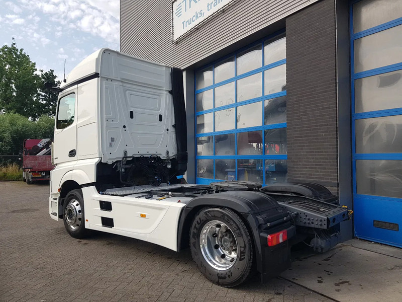 Mercedes-Benz Actros 1845 Retarder MirrorCam - Nyergesvontató: 4 kép. Mercedes-Benz Actros 1845 Retarder MirrorCam - Nyergesvontató: 4 kép.
