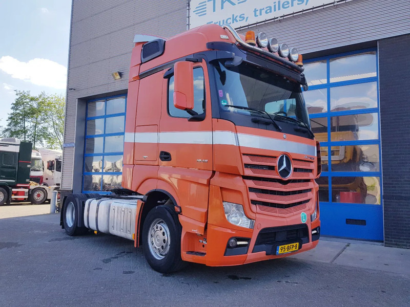 Mercedes-Benz Actros 1945 Double Tank New Apk TÜV - Nyergesvontató: 5 kép. Mercedes-Benz Actros 1945 Double Tank New Apk TÜV - Nyergesvontató: 5 kép.