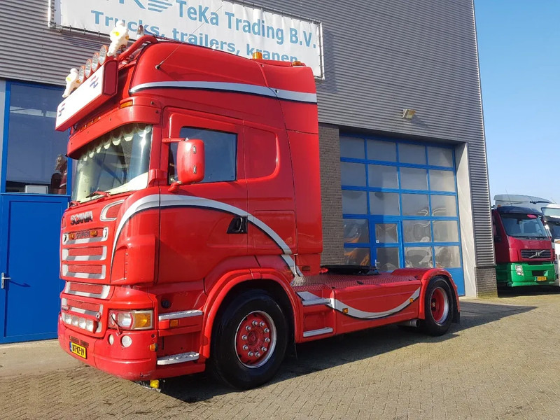 Scania R500 V8 Showtruck Open uitlaat Standairco Retarder - Nyergesvontató: 2 kép. Scania R500 V8 Showtruck Open uitlaat Standairco Retarder - Nyergesvontató: 2 kép.