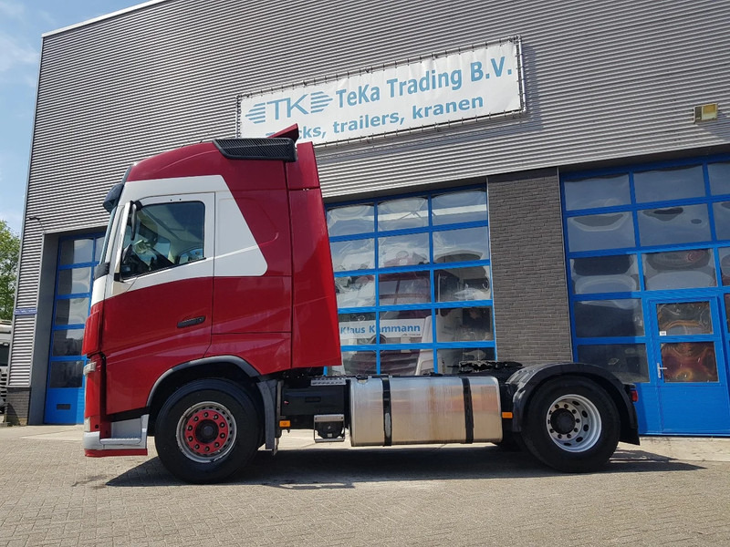 Volvo FH 460 Double tank Netherlands truck - Nyergesvontató: 2 kép. Volvo FH 460 Double tank Netherlands truck - Nyergesvontató: 2 kép.