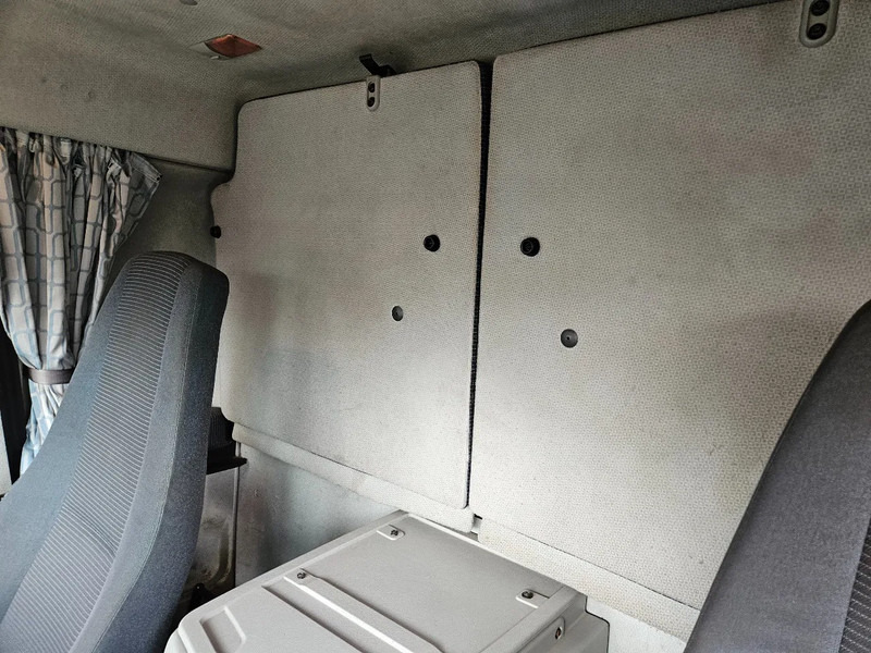 Dobozos felépítményű teherautó Volvo FL 260 Euro 5 Tail lift Apk 5-2026: 19 kép.
