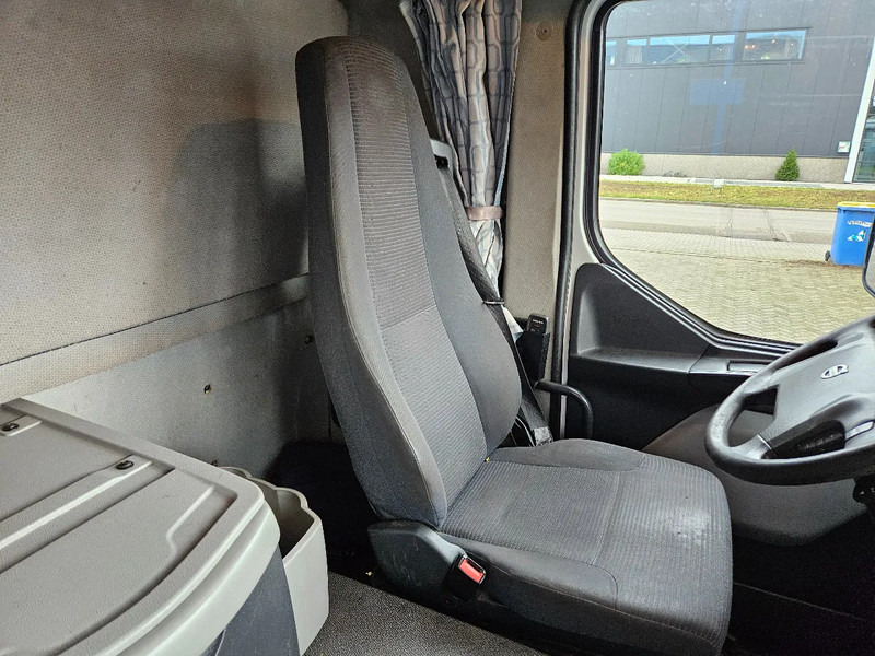 Dobozos felépítményű teherautó Volvo FL 260 Euro 5 Tail lift Apk 5-2026: 15 kép.