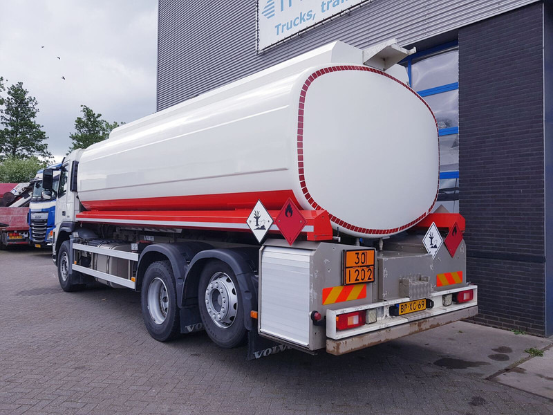 Volvo FM 9.340 Fuel 21.400 Liter 3 Comp Euro 3 - Tartályos teherautó: 4 kép. Volvo FM 9.340 Fuel 21.400 Liter 3 Comp Euro 3 - Tartályos teherautó: 4 kép.