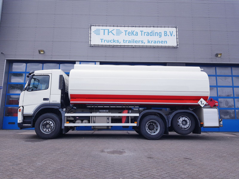 Volvo FM 9.340 Fuel 21.400 Liter 3 Comp Euro 3 - Tartályos teherautó: 3 kép. Volvo FM 9.340 Fuel 21.400 Liter 3 Comp Euro 3 - Tartályos teherautó: 3 kép.
