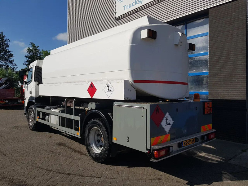 Volvo FM 9.340 Petrol, Diesel 17000 Ltr. 3 Compartementen - Tartályos teherautó: 4 kép. Volvo FM 9.340 Petrol, Diesel 17000 Ltr. 3 Compartementen - Tartályos teherautó: 4 kép.