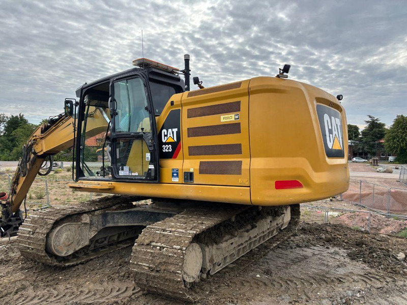 Lánctalpas kotró Caterpillar 323: 6 kép.