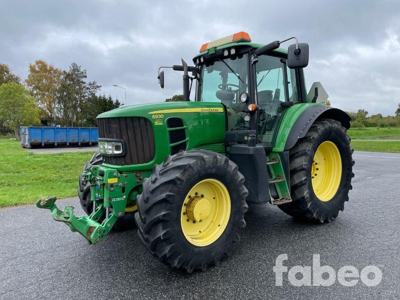 John Deere 6930 - Traktor: 1 kép. John Deere 6930 - Traktor: 1 kép.