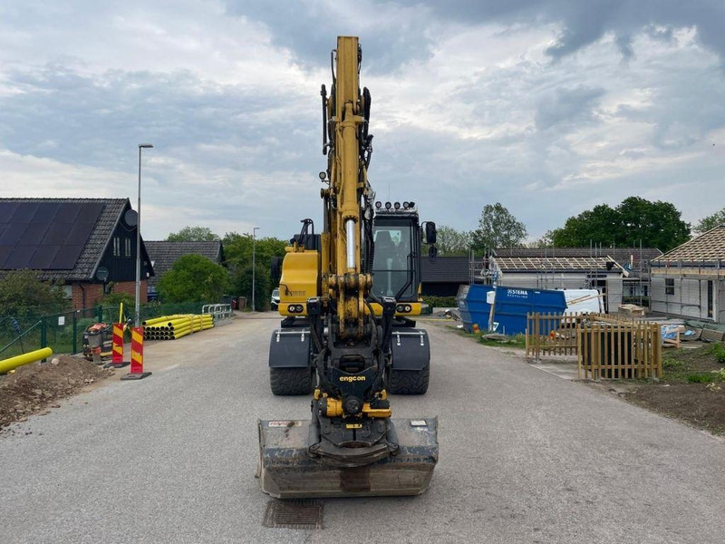 Komatsu PW160-11EO - Gumikerekes kotró: 2 kép. Komatsu PW160-11EO - Gumikerekes kotró: 2 kép.