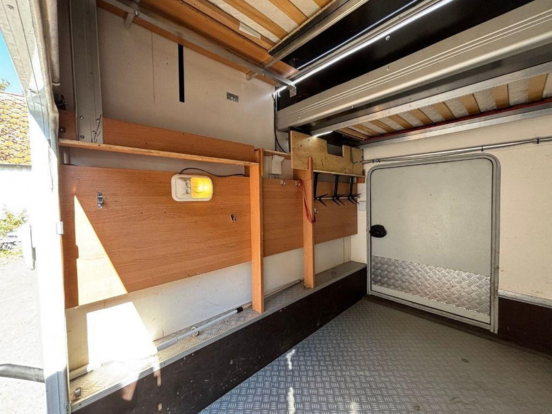 Fiat 244 KNAUS X244 - Lakóautó: 5 kép. Fiat 244 KNAUS X244 - Lakóautó: 5 kép.