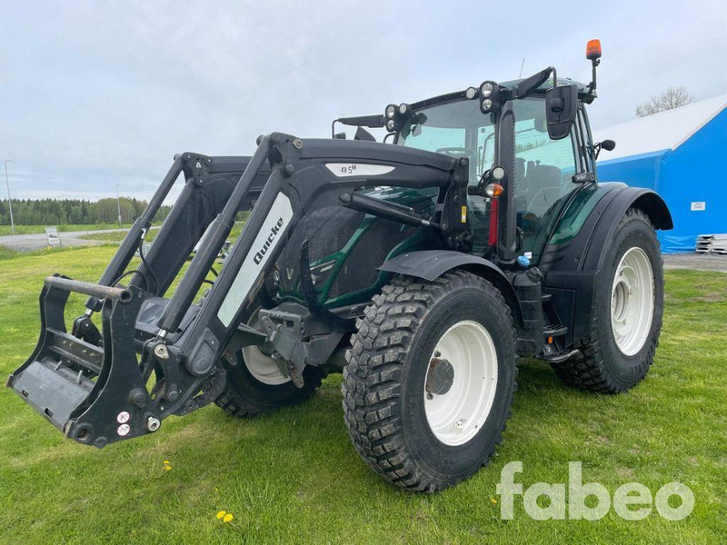 Valtra N154E Versu SmartTouch MR19 Valtra N154E Versu SmartTouch MR19 med frontlastare Quicke Q5M - Traktor: 1 kép. Valtra N154E Versu SmartTouch MR19 Valtra N154E Versu SmartTouch MR19 med frontlastare Quicke Q5M - Traktor: 1 kép.