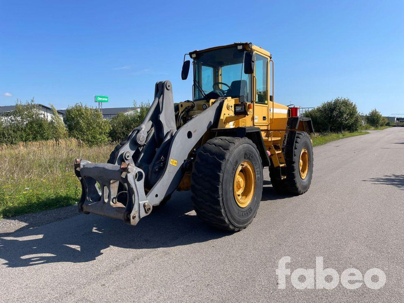 Volvo L90D - Gumikerekes homlokrakodó: 1 kép. Volvo L90D - Gumikerekes homlokrakodó: 1 kép.