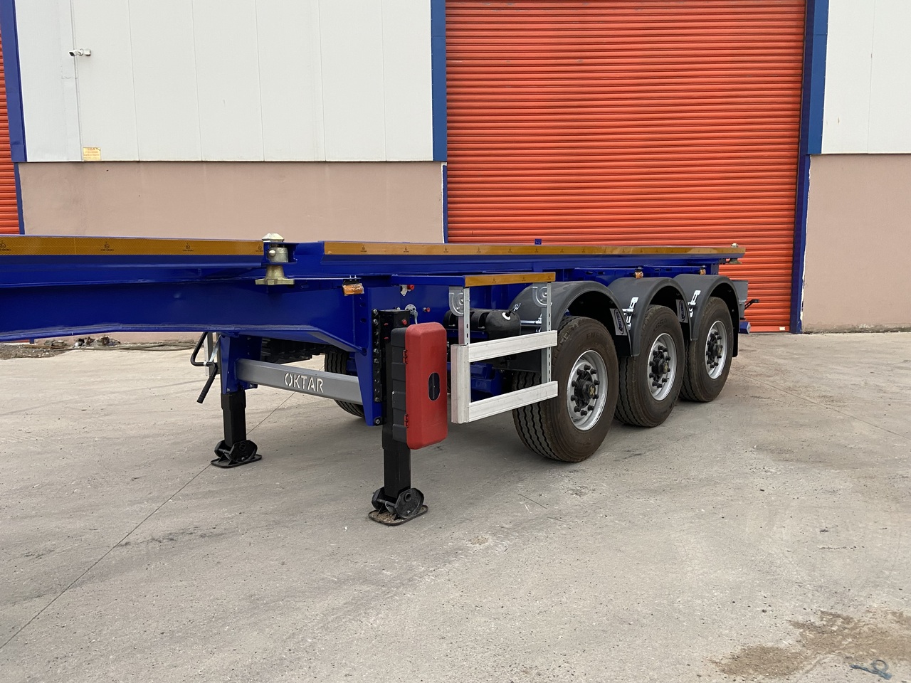 OKTAR CONTAINER TIPPER TRAILER ADR 2023 - Félpótkocsi cserefelépítményes: 5 kép. OKTAR CONTAINER TIPPER TRAILER ADR 2023 - Félpótkocsi cserefelépítményes: 5 kép.