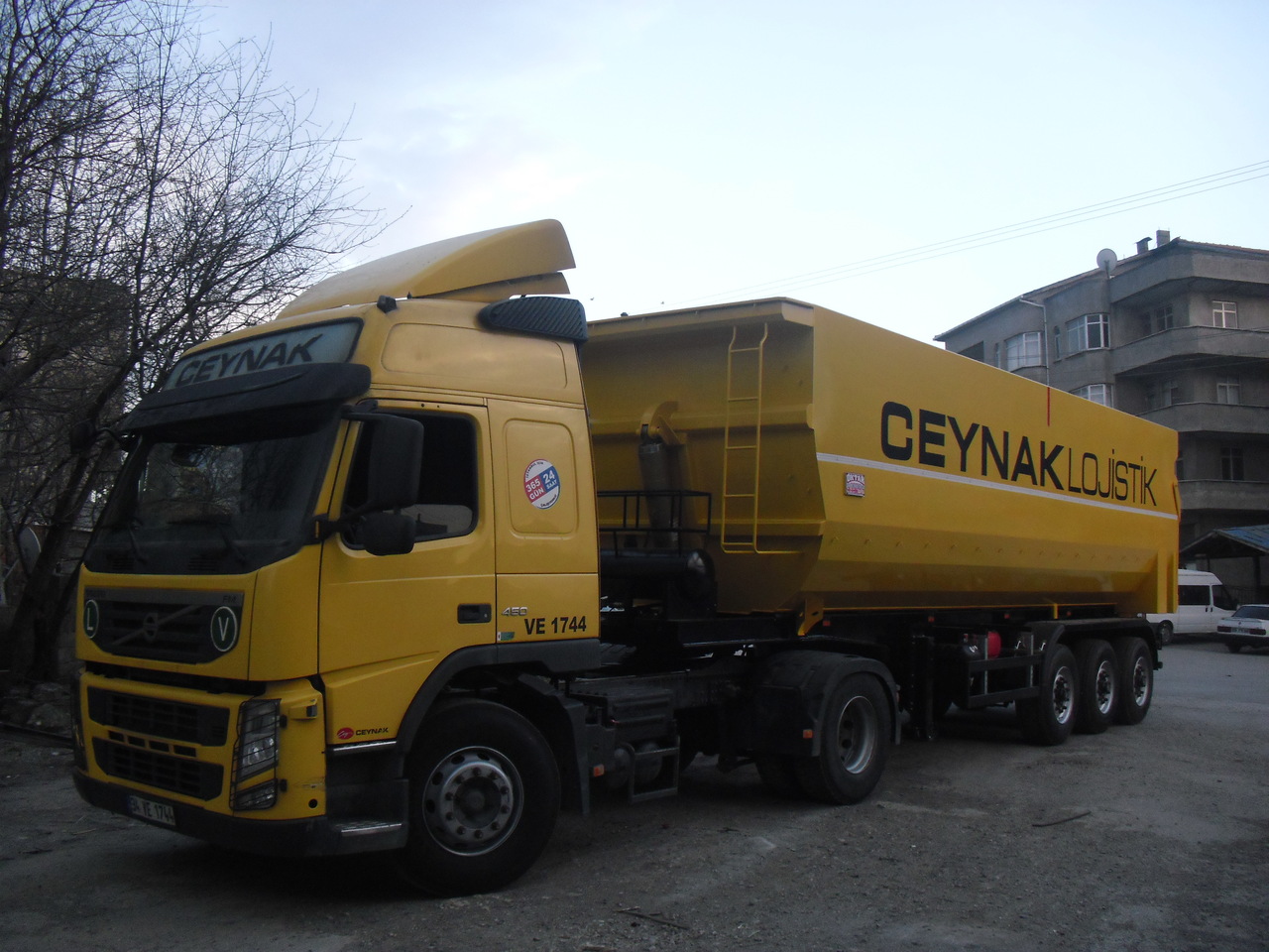 OKTAR TRAILER 2023 TIPPER TRAILER 2023 - Félpótkocsi billenőplatós: 3 kép. OKTAR TRAILER 2023 TIPPER TRAILER 2023 - Félpótkocsi billenőplatós: 3 kép.